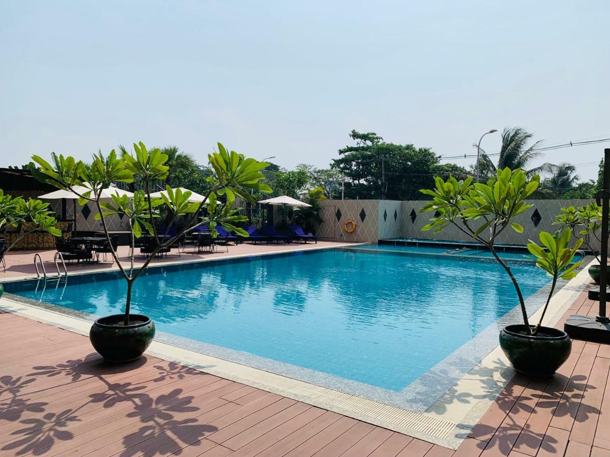 Grand Mercure Yangon Golden Empire Екстер'єр фото